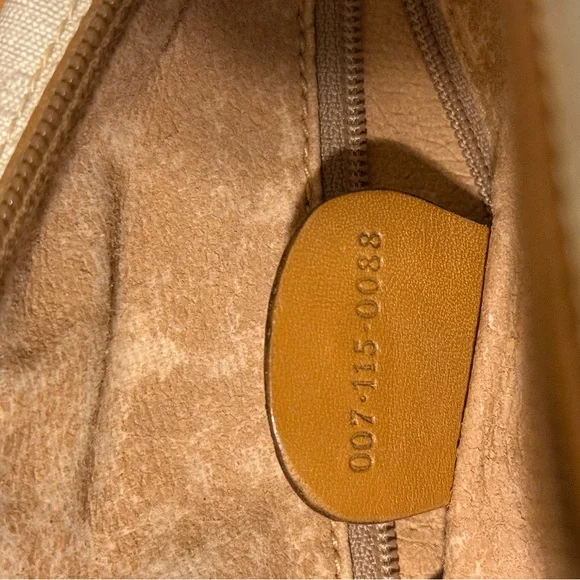 Authentic Vintage Gucci GG Supreme Crossbody Bag - Picture 4 of 9